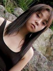 Asian amateur babe strips and shows her sexy teen body outdoor